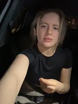 holly-glamour (G young) - Boobs out (10 min) in car