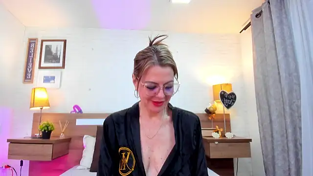 JenniferAuriston webcam