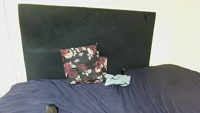 SweetTitties21 webcam