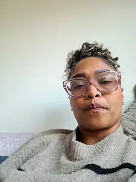 biiancaestradaa (F milf) - Make me happy and wet