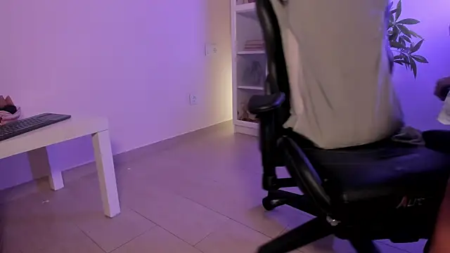 milfnameless (F milf) - Fingering pussy!!