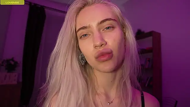 KristalCrowner webcam