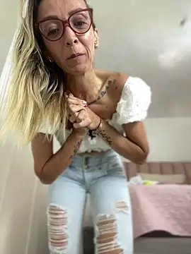 alanabrunettex_x (F milf) - ꧁⎝ 𓆩༺✧ RIDING DILDO✧ ༻𓆪 ⎠꧂