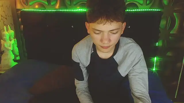 cruz_dante (M twink) - CUMING IN PUBLIC