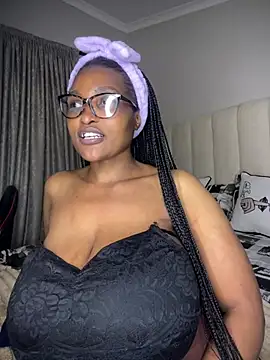 Bustygoddess32 webcam