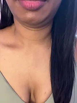 tamil_Aarathi webcam