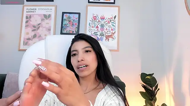 Tiffany_Low webcam