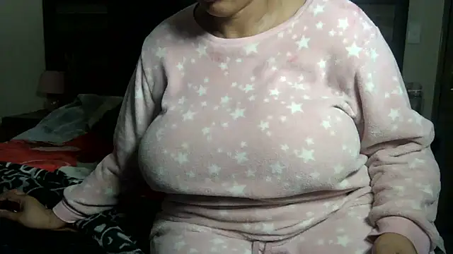 BigButt-MomJ75 webcam