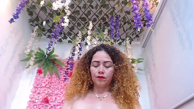 BLONDE_SEXYHOT webcam