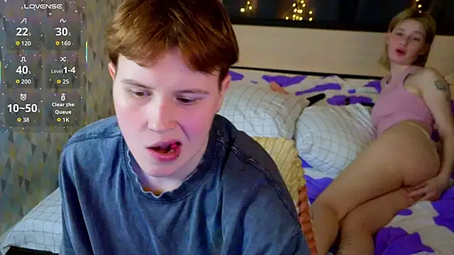 two_gerls_here webcam