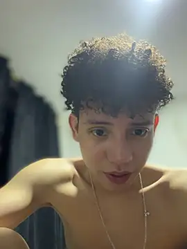 yoursexyjose's live cam