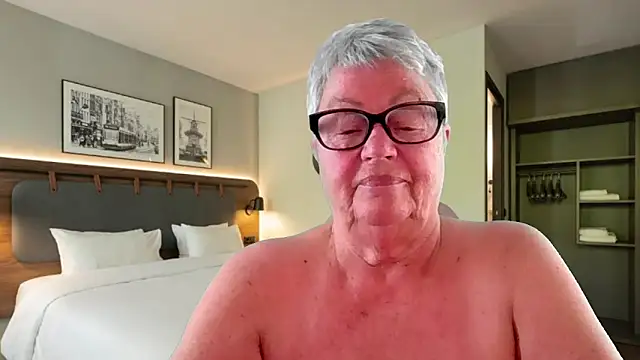Mystery-Grandmother webcam