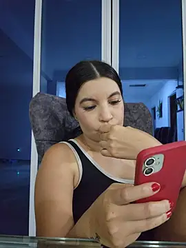 Pretty_Julieta webcam