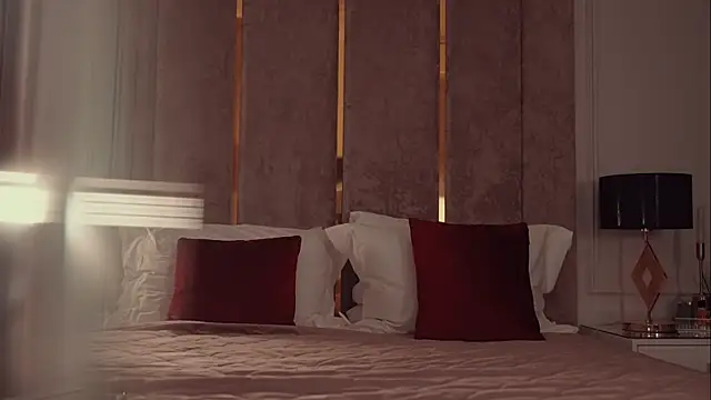 MilaDYstarlight webcam