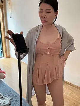 美女xiiuuff18在线直播