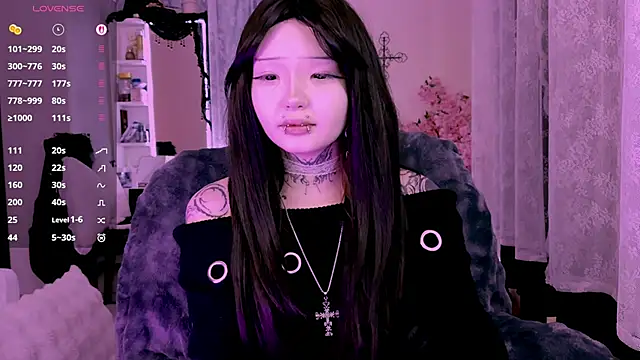 lein_bone (F teen) - show my pierces tits