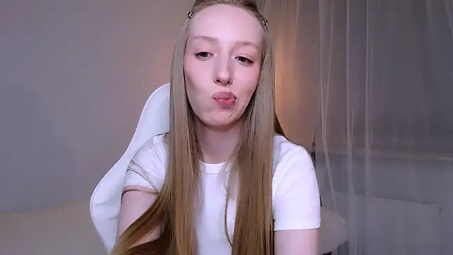 luna_insniity (F young) - flash boobs