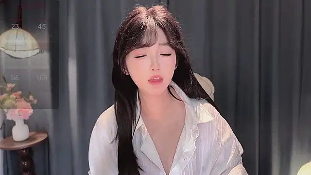 美女Yaiyigirl在线直播