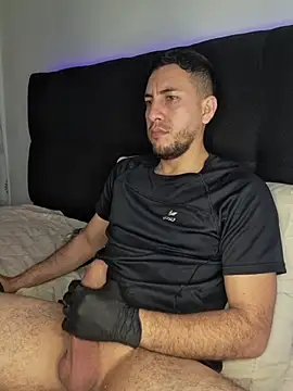 Alessfuck_friends webcam