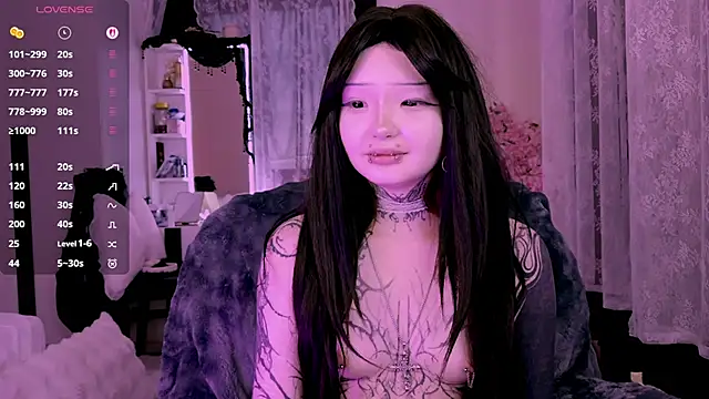 lein_bone (F teen) - show my pierces tits