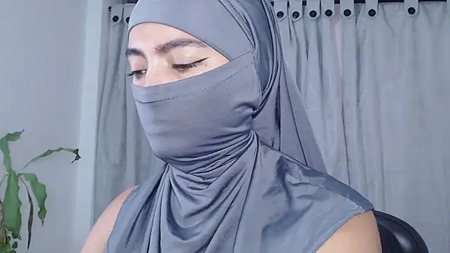 jade_nassar (F young) - Deep throat + spit on tits