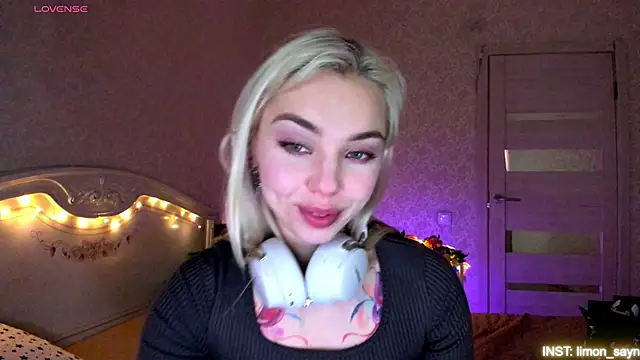 LillyMoure_ webcam