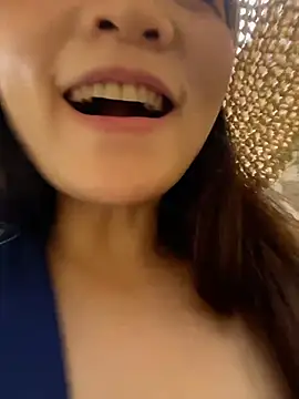 美女lucyxiaolulu在线直播