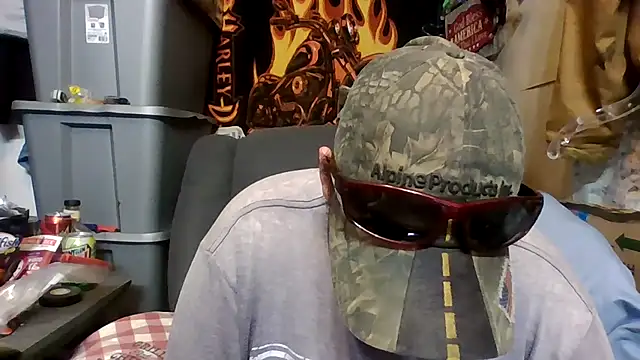 sexaddict_2424 (M young) - TAKE OFF SHIRT