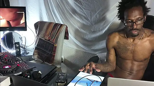 Triggerhappycj100 webcam