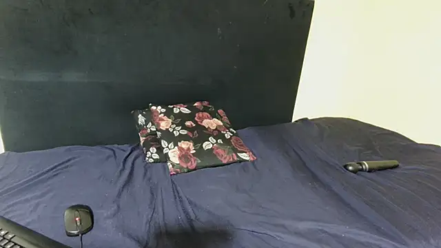 SweetTitties21 webcam