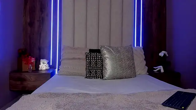 LucySalvatore_ webcam