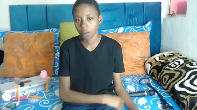 SweetSlenderChoc webcam