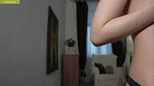 KristalCrowner webcam