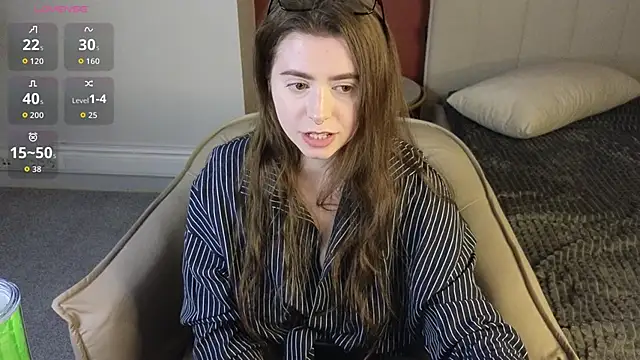 LovingWhisperr webcam