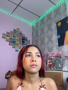 victoria_gloow webcam