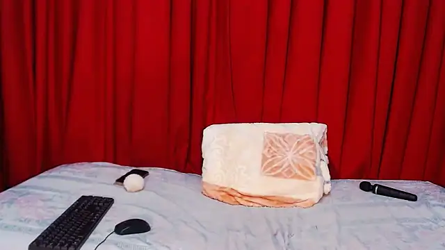 Yellow-Mellow23 webcam