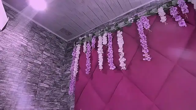 Sasha_Petitte webcam