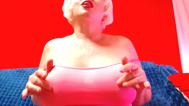 NaughtyMILF4UX webcam