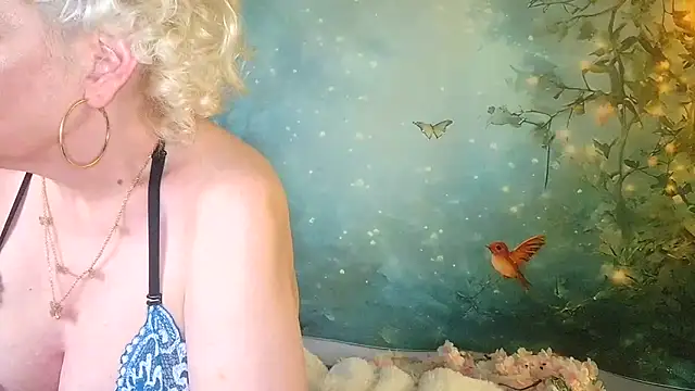 Blondie_the_librarian webcam