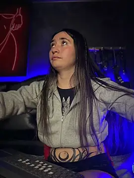 Webcam Model (Sophie_LS)  is live.Free join now!