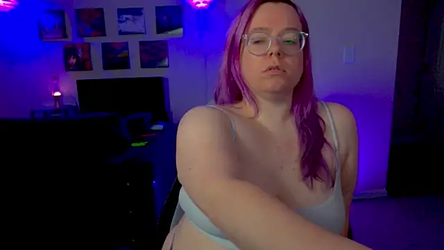 KiraSpitQueen webcam