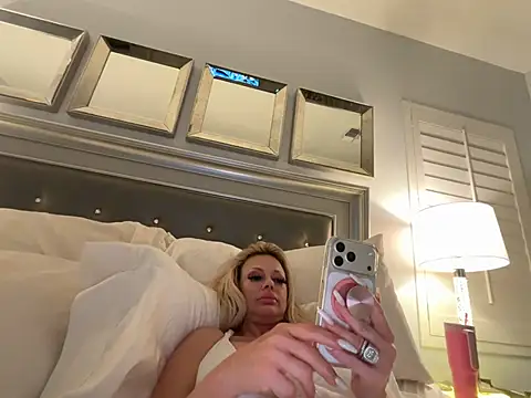 chanelstjames webcam