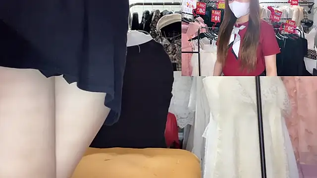 Larissa-Closet webcam