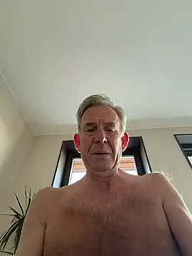 Pierre4tjyxx's live cam