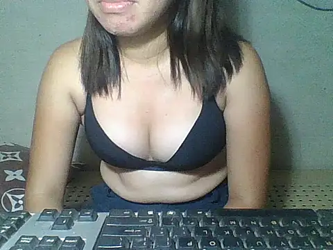 Skinny_PinayGirljust18 webcam