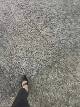 yimisun01 (F milf) - 户外超刺激……偷偷夹着小粉玩……国王👑完成✅3分钟控制小粉