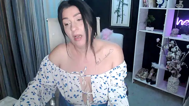 DreamLove2020 webcam