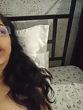 Webcam Model (NakedMILFx)  is live.Free join now!