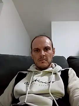 Ilovesquirt84 webcam