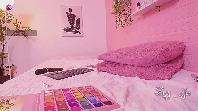 Lucyanajoi webcam